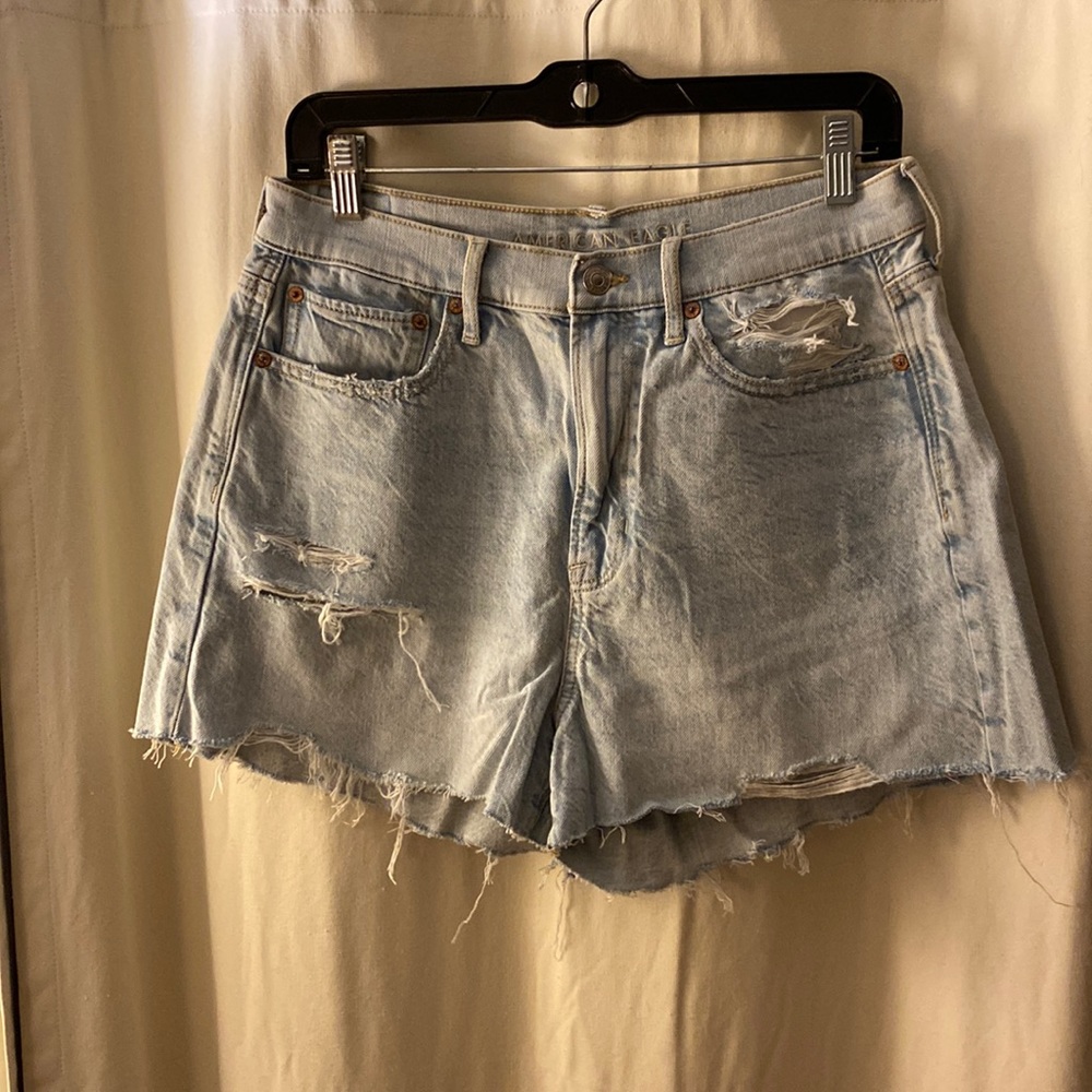 American Eagle 90’s highest rise boyfriend shorts